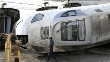 Estado del vagón del tren Alvia que se estrelló en la curva de Angrois