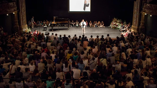 Homenaje de despedida a Álex Angulo Homenaje de despedida a Álex Angulo