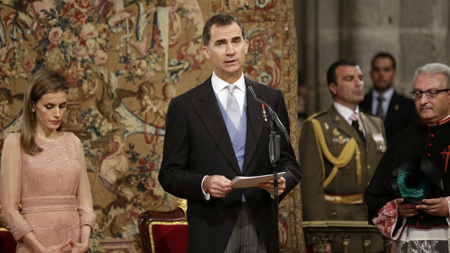 El rey recuerda "con profundo dolor" a las v&iacute;ctimas del accidente de Angrois