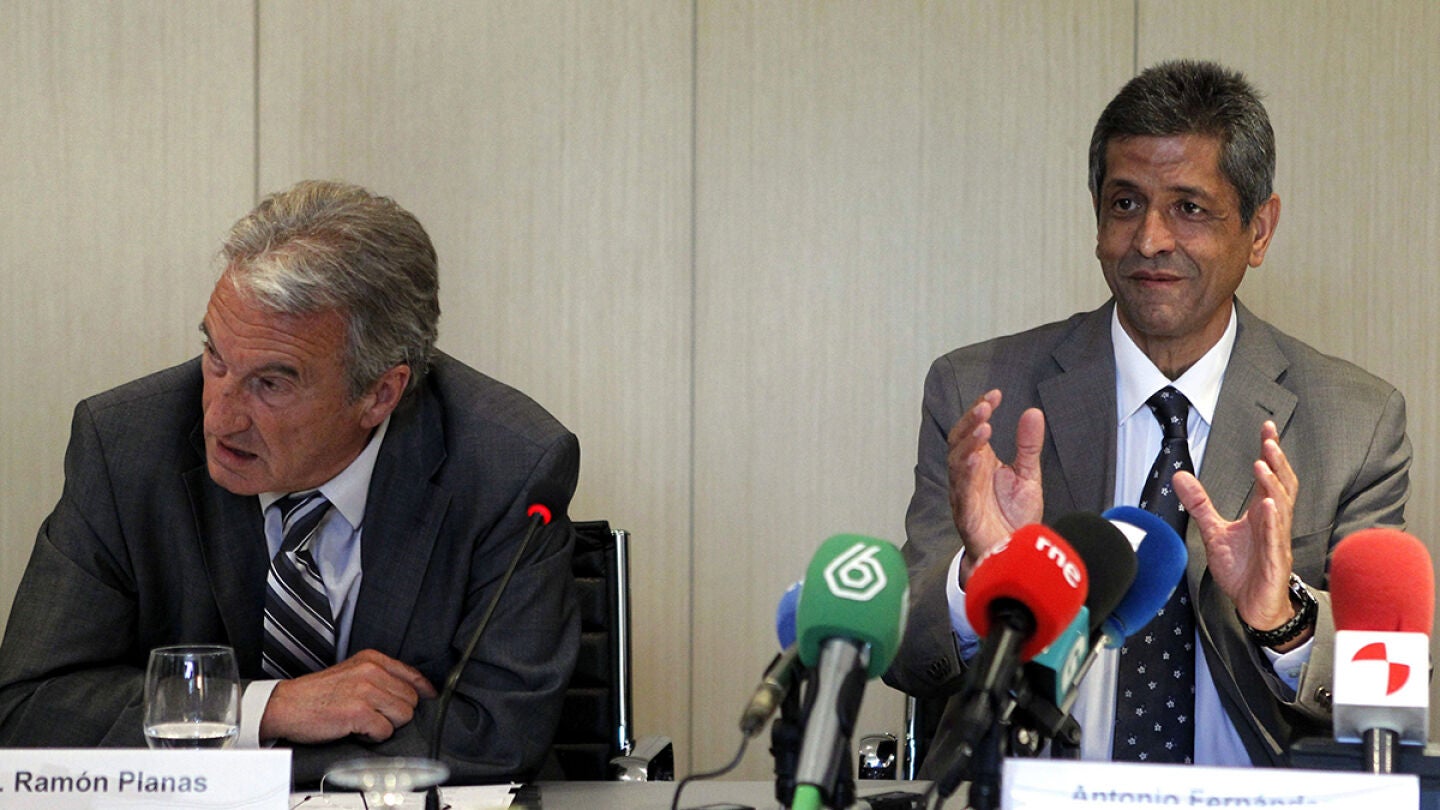 Ram&oacute;n Planas, jefe del Servicio de Digestivo del Hospital Germans Trias i Pujol, y Antonio Bernal, presidente de la Federaci&oacute;n Nacional de Enfermos y Transplantes Hep&aacute;ticos 