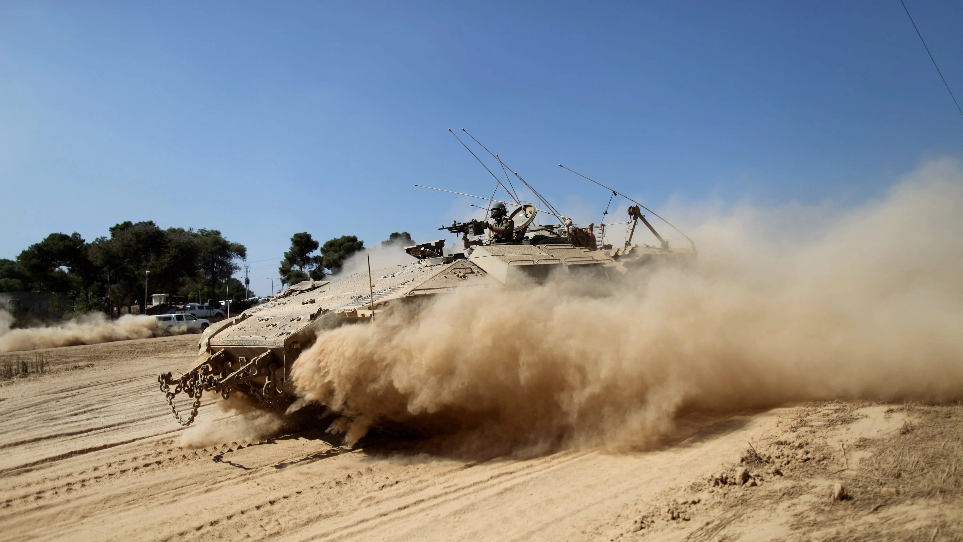 Un carro israelí cerca de la frontera con la Franja de Gaza