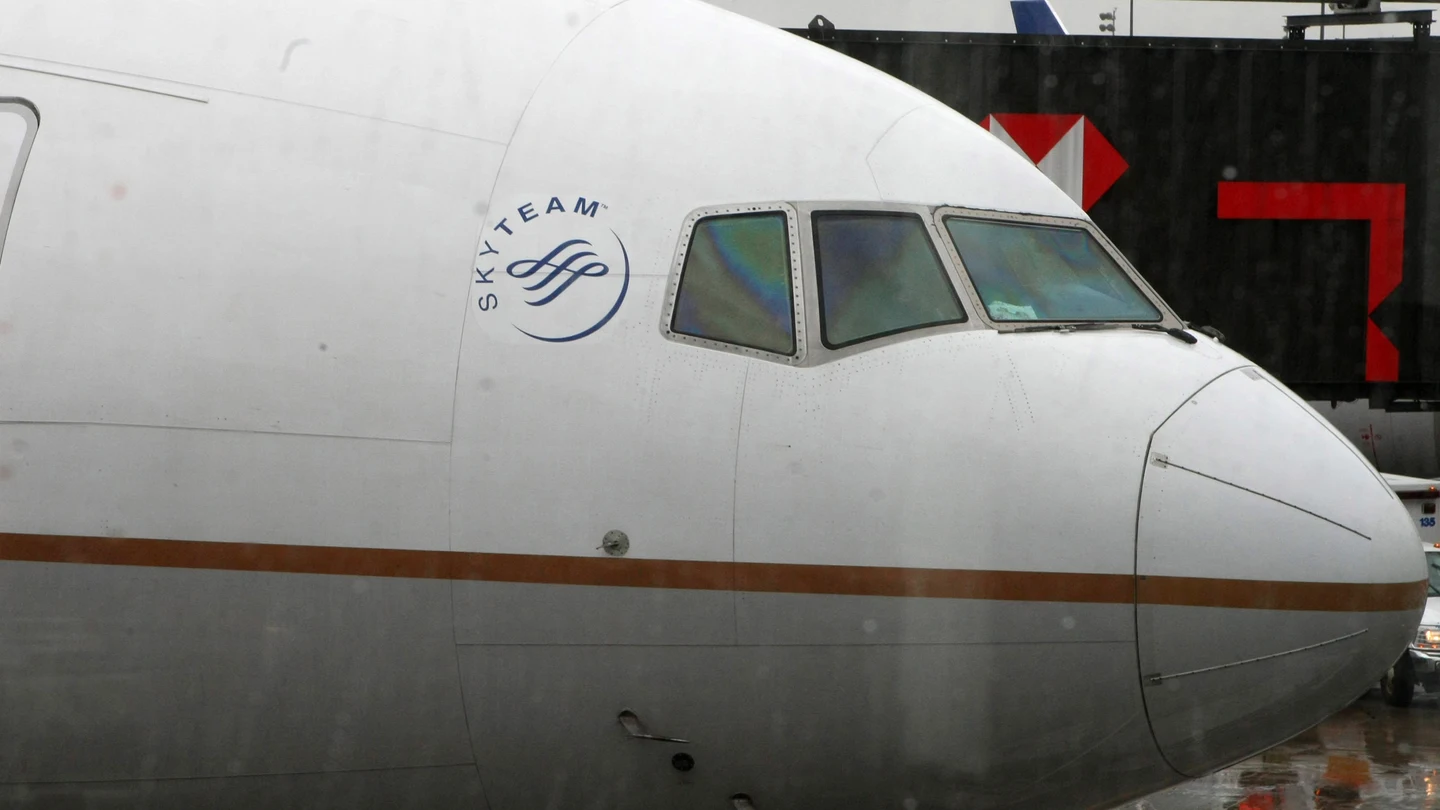 Un avión kuwaití aterriza de emergencia en Bruselas por humo en la cabina del piloto Un avión kuwaití aterriza de emergencia en Bruselas por humo en la cabina del piloto