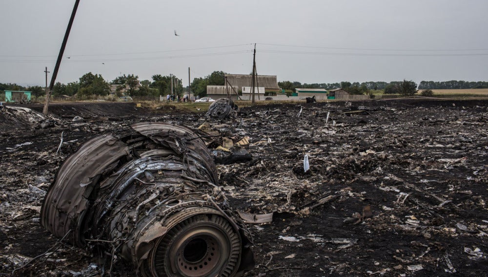 Restos del avión de Malaysia Airlines derribado en Ucrania