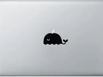 Parte trasera de un MacBook tuneado para tapar el logo de la manzana Parte trasera de un MacBook tuneado para tapar el logo de la manzana