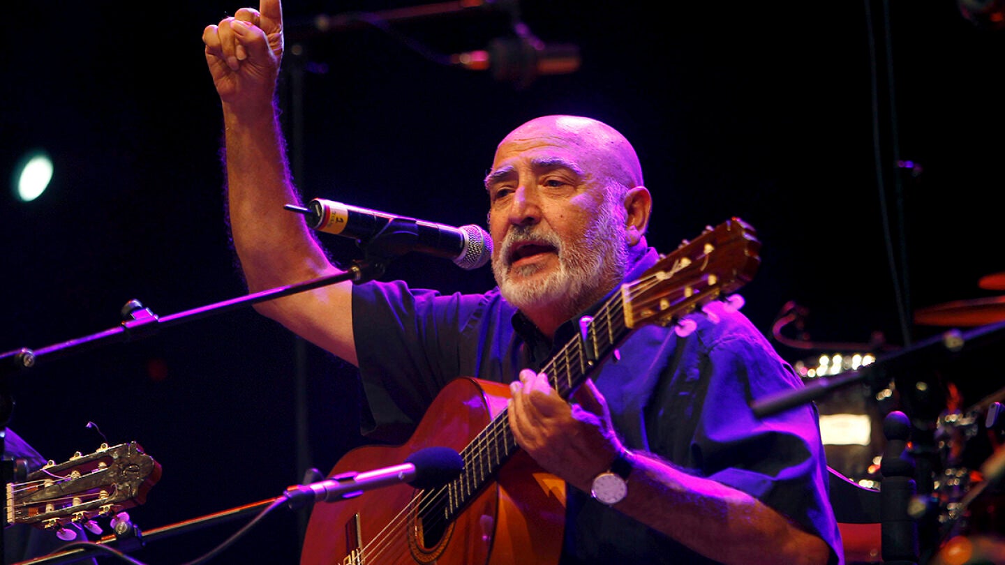 El cantante Peret, durante un concierto
