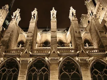 Arbotantes nocturnos en Notre-Dame de París Arbotantes nocturnos en Notre-Dame de París