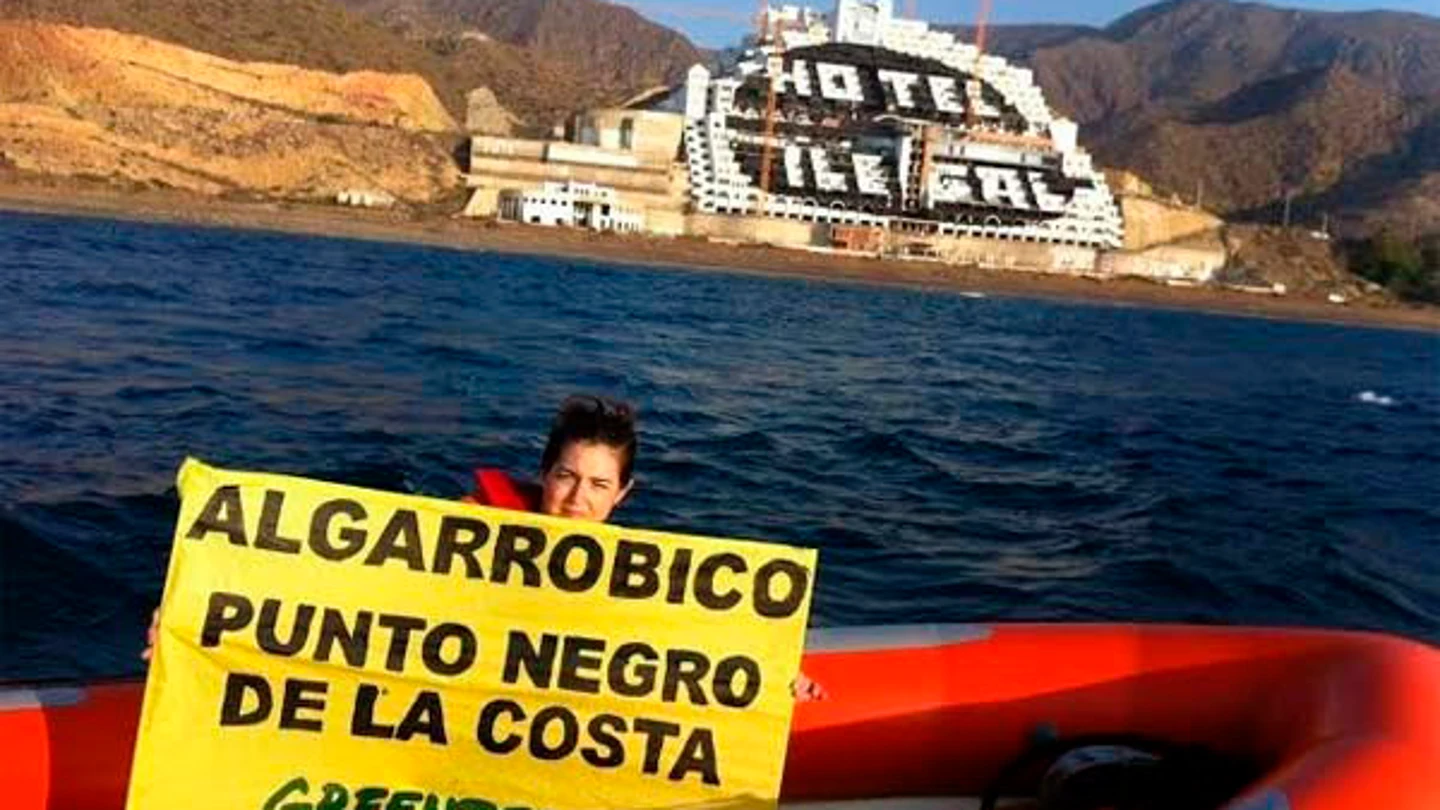 Greenpeace pide la demolición del hotel Greenpeace pide la demolición del hotel