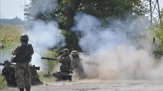 Fuerzas ucranianas cercan la rebelde Lugansk, donde ya no hay ni luz ni agua Fuerzas ucranianas cercan la rebelde Lugansk, donde ya no hay ni luz ni agua