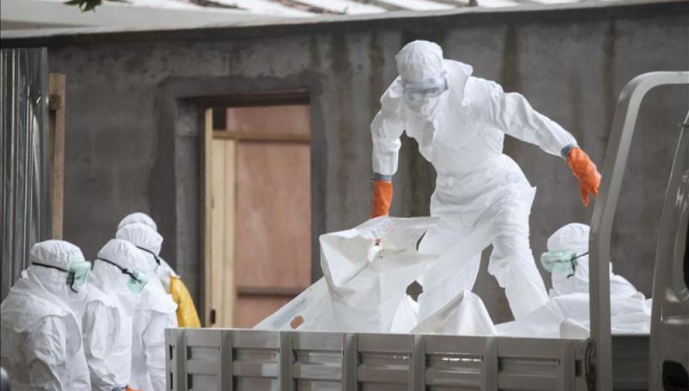 Llegada a un hospital en EE.UU. de un enfermo contagiado de ébola en África