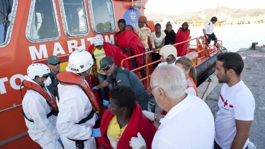 Llegan a Motril 42 inmigrantes interceptados cerca de Albor&aacute;n