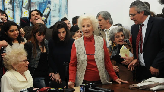 Tras 36 años de búsqueda, el 'alma' de las Abuelas recupera a su nieto Tras 36 años de búsqueda, el 'alma' de las Abuelas recupera a su nieto