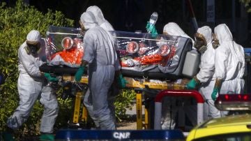 El misionero español infectado de ébola ya está en el hospital Carlos III