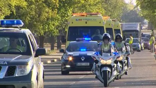 Comitiva que traslada al español infectado por ébola Comitiva que traslada al español infectado por ébola