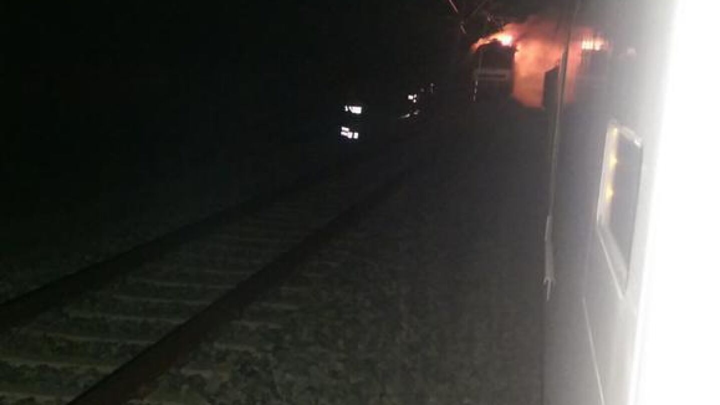 La locomotora del tren, en llamas