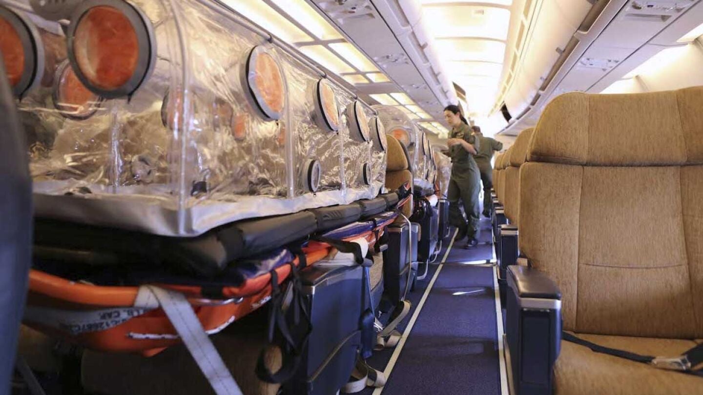 Avi&oacute;n medicalizado para trasladar al religioso enfermo de &eacute;bola