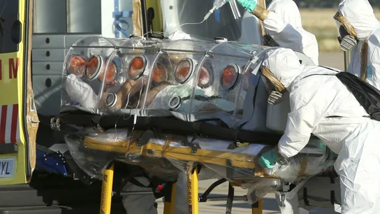 El padre Pajares en su traslado al hospital El padre Pajares en su traslado al hospital