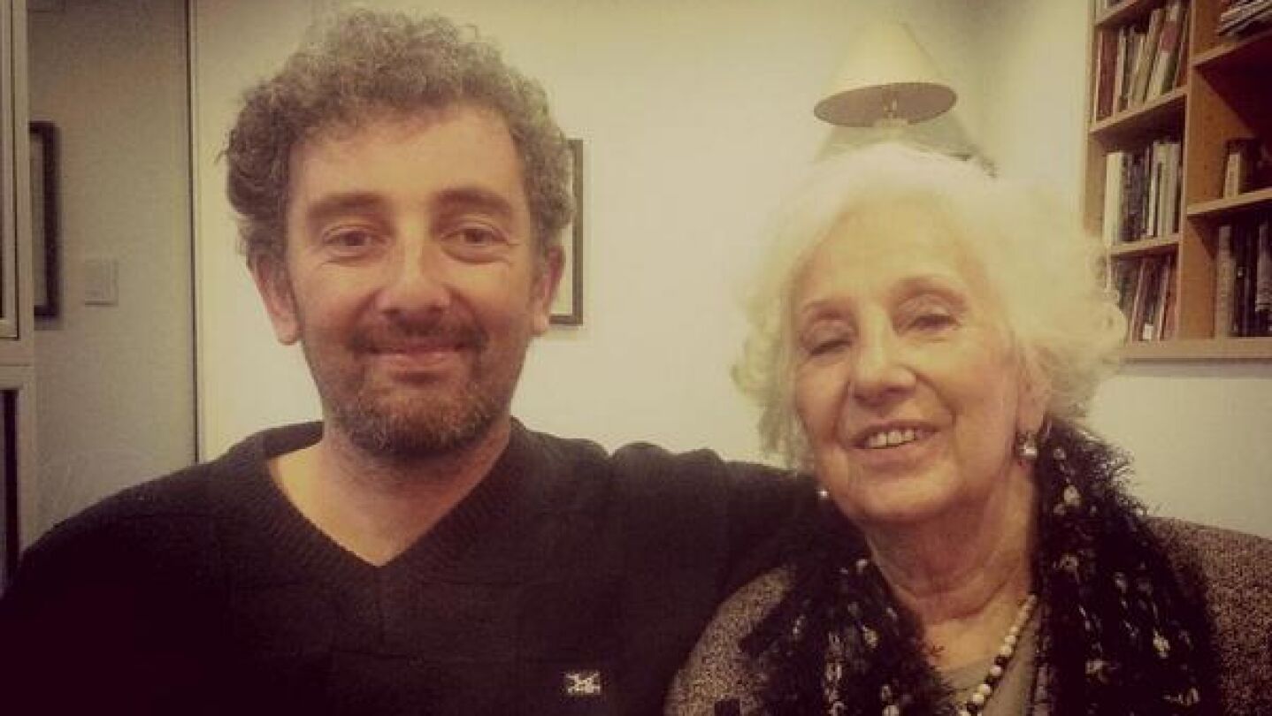 La presidenta de las Abuelas de Plaza de Mayo y su nieto
