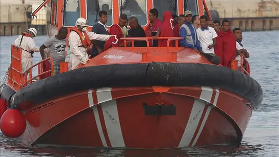 Los 22 ocupantes de una patera interceptada al este de Mojácar (Almería) Los 22 ocupantes de una patera interceptada al este de Mojácar (Almería)