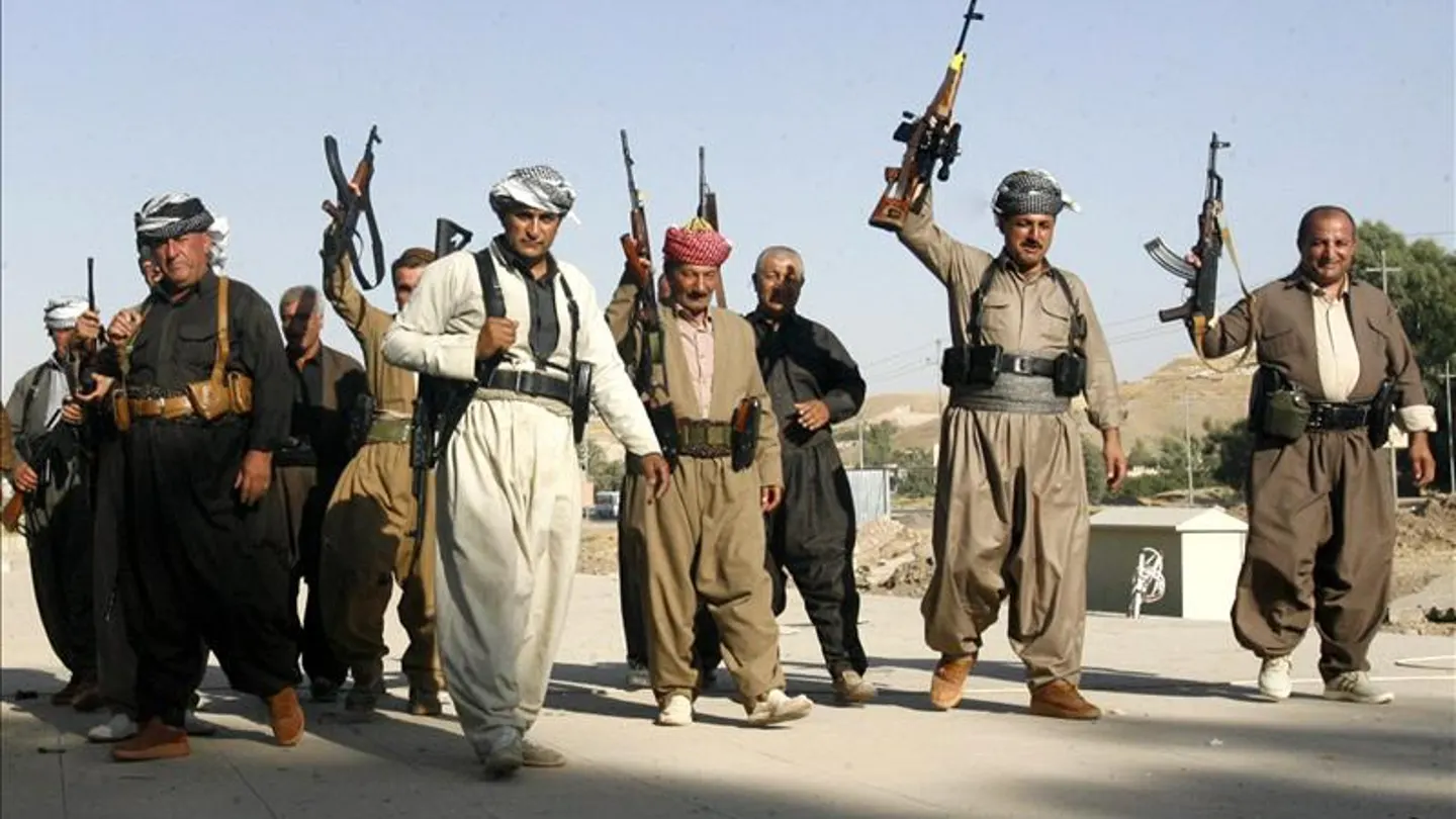 Varios soldados kurdos o 'peshmergas' Varios soldados kurdos o 'peshmergas'