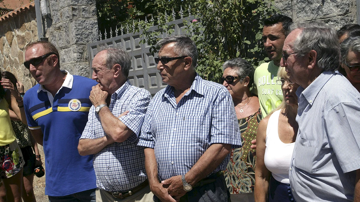 Familiares del sacerdote Miguel Pajares, en la localidad toledana de La Iglesuela