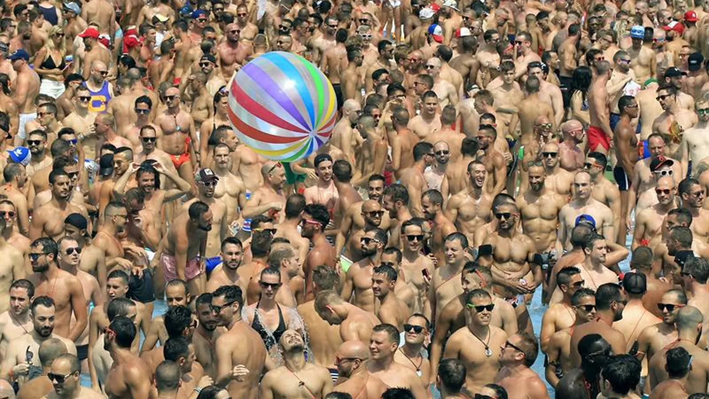 Fiesta Gay en Isla Fantasía, Barcelona Fiesta Gay en Isla Fantasía, Barcelona