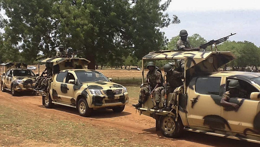 Soldados nigerianos llegan a Yola, Nigeria