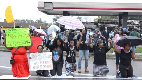 Manifestantes se reúnen para protestar por la muerte de Michael Brown en Ferguson, Missouri Manifestantes se reúnen para protestar por la muerte de Michael Brown en Ferguson, Missouri