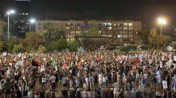 Miles de personas protestan en Tel Aviv contra la ofensiva militar en Gaza