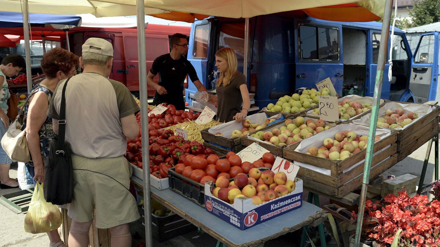 La CE anuncia una ayuda de 125 millones para la retirada de verduras y frutas
