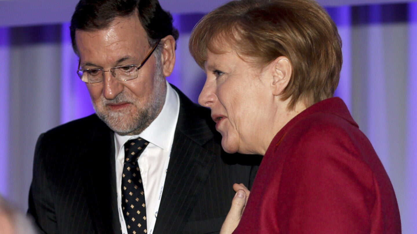 El presidente del Gobierno espa&ntilde;ol, Mariano Rajoy, y la canciller alemana, &Aacute;ngela Merkel