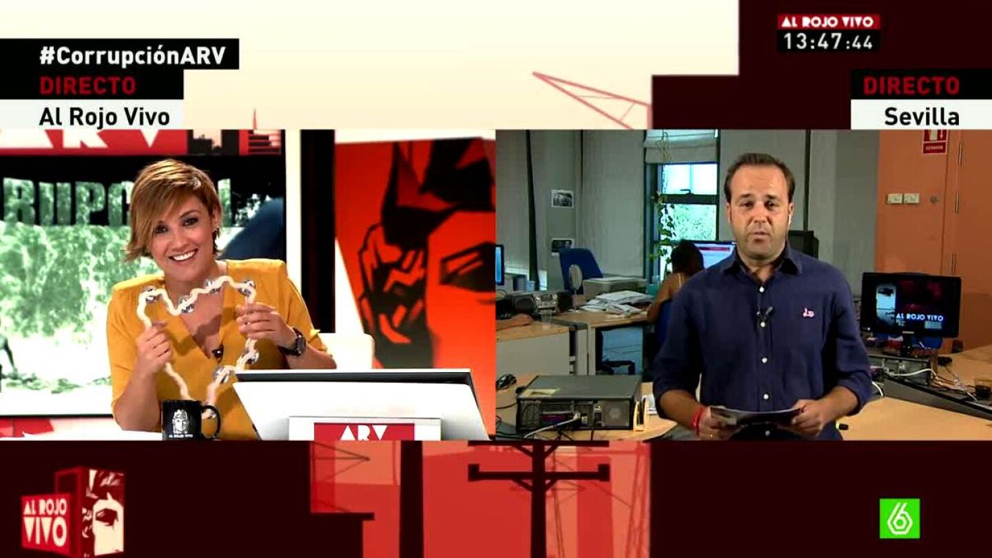 Cristina Pardo con Cu&eacute;llar y una pandereta
