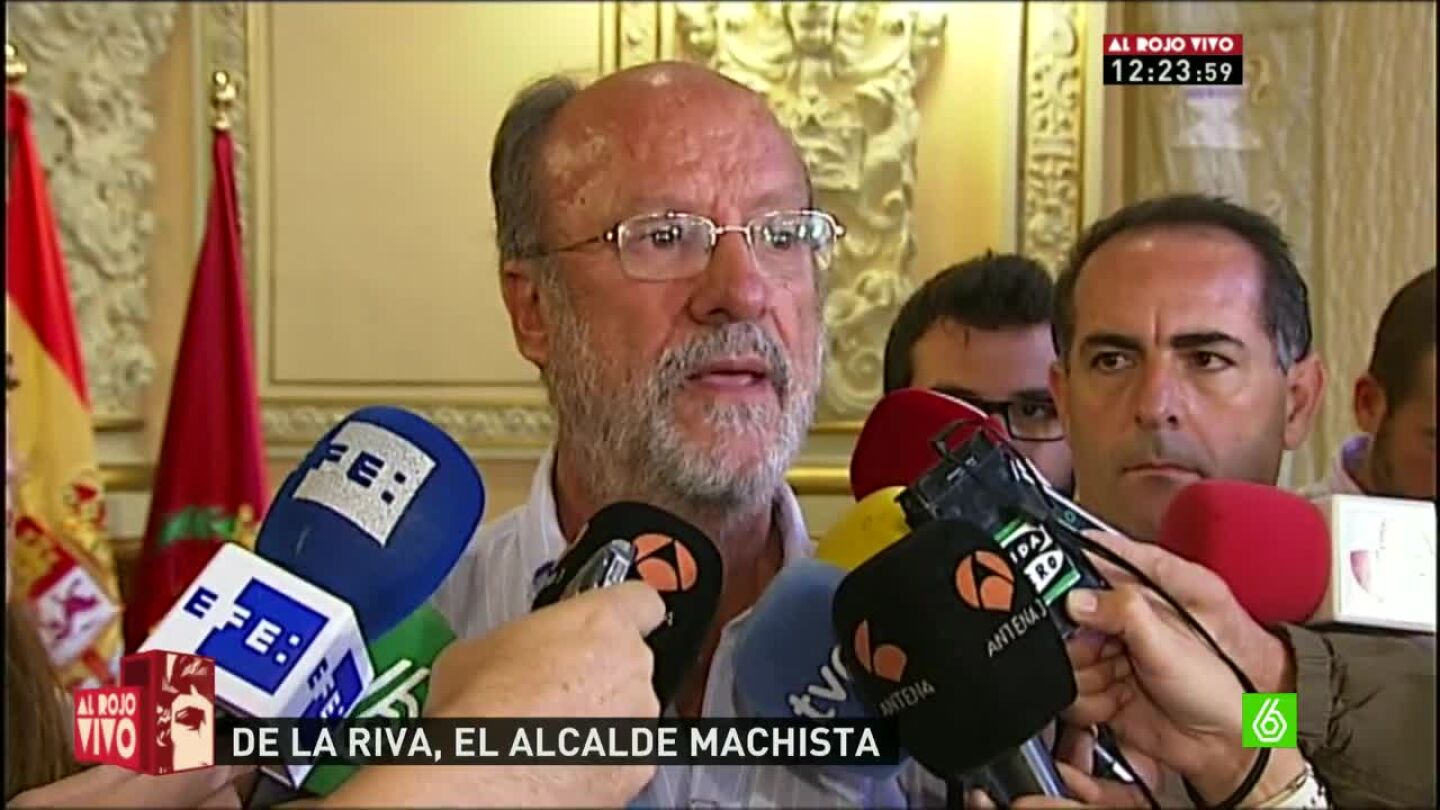 Le&oacute;n de la Riva comparece ante los medios
