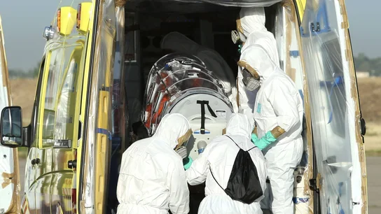 Fotografía facilitada por el Ministerio de Defensa de la llegada del religioso Miguel Pajares Fotografía facilitada por el Ministerio de Defensa de la llegada del religioso Miguel Pajares