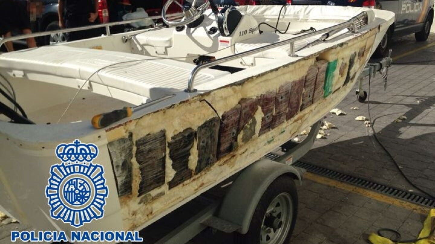 Los 240 kilos de coca&iacute;na incautados en el casco de una lancha en Huelva