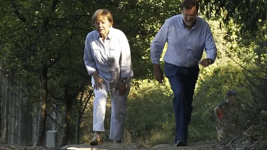 Rajoy y Merkel completan el peregrinaje antes del reparto de carteras de la UE Rajoy y Merkel completan el peregrinaje antes del reparto de carteras de la UE