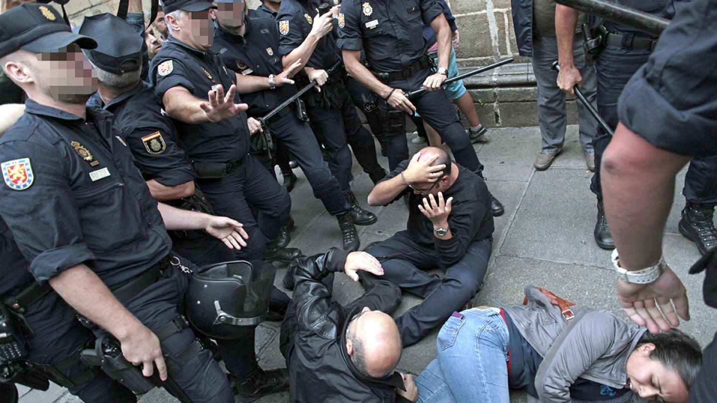 Imagen de los altercados entre la Polic&iacute;a y los manifestantes en Santiago