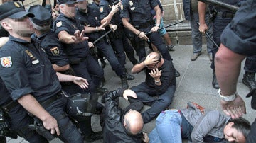 Imagen de los altercados entre la Policía y los manifestantes en Santiago