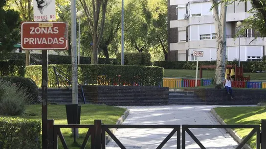 Parque en la calle Torquemada en el distrito de Hortaleza Parque en la calle Torquemada en el distrito de Hortaleza