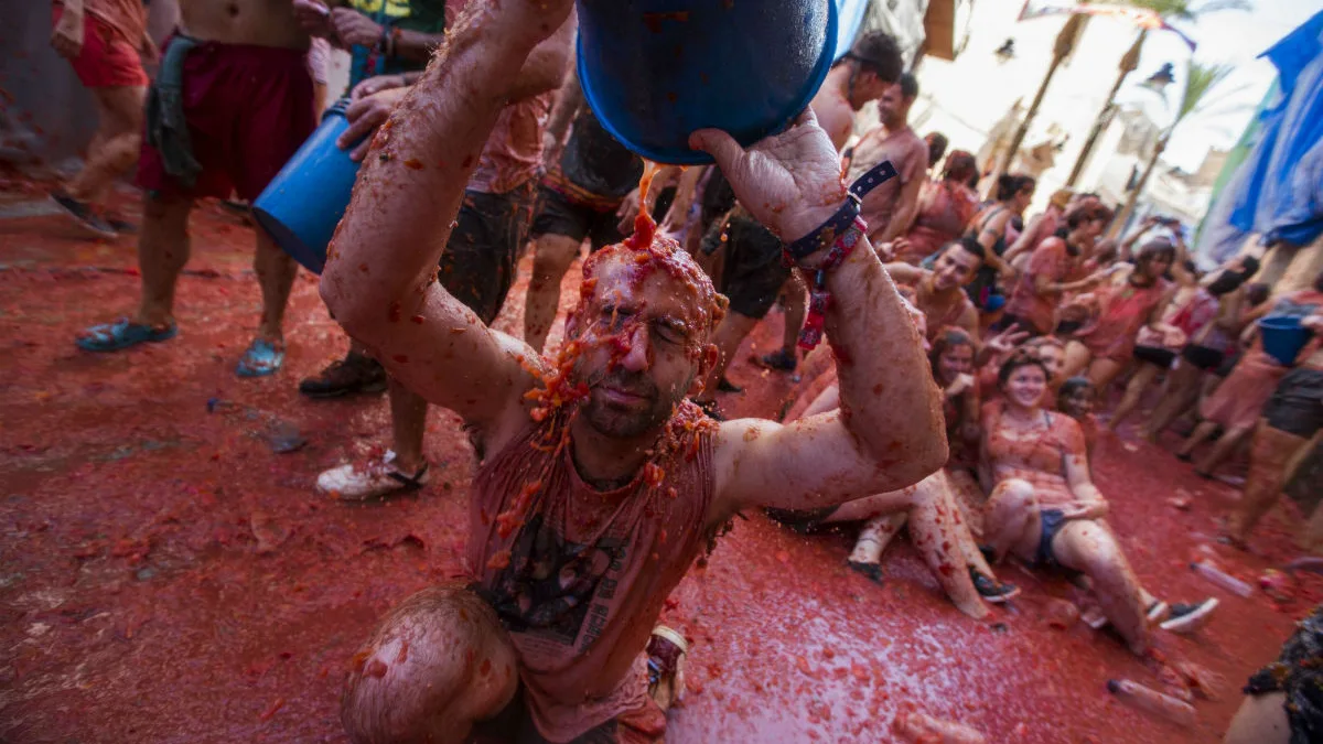 La Tomatina tiñe de rojo Buñol La Tomatina tiñe de rojo Buñol
