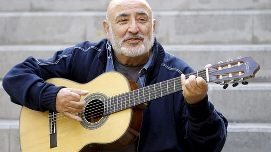 Peret con su guitarra Peret con su guitarra