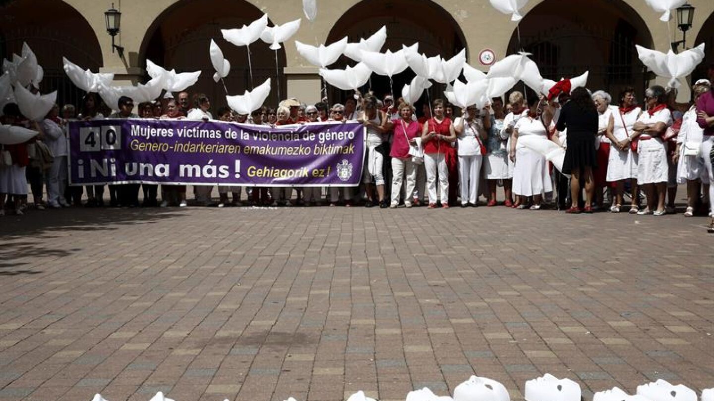 Concentraci&oacute;n en Burlada, Navarra, contra la violencia de g&eacute;nero