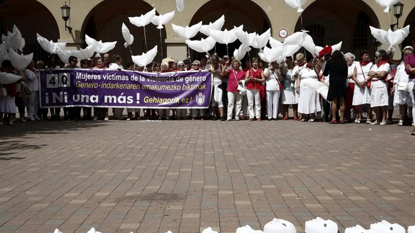 Concentración en Burlada, Navarra, contra la violencia de género Concentración en Burlada, Navarra, contra la violencia de género