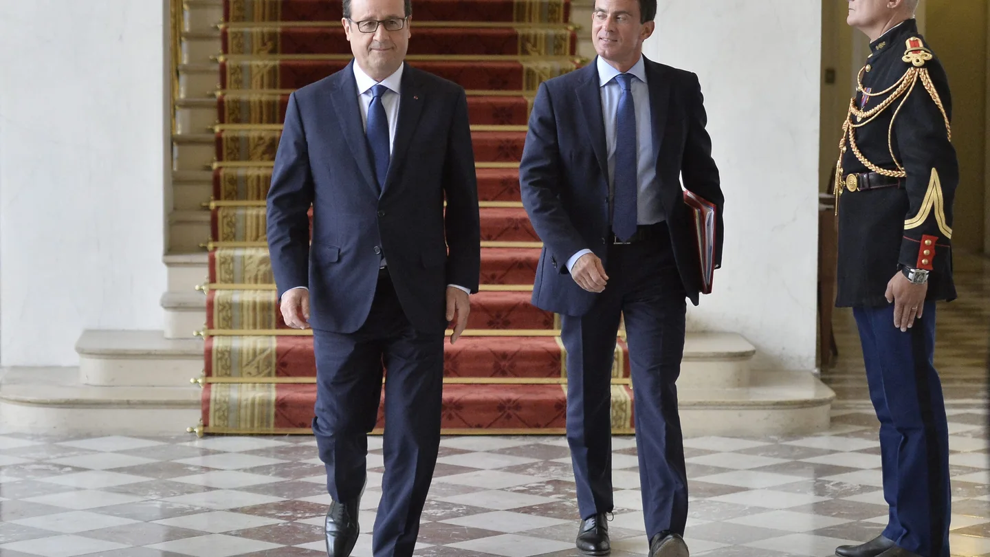 El presidente francés, François Hollande (i), y el primer ministro, Manuel Valls El presidente francés, François Hollande (i), y el primer ministro, Manuel Valls