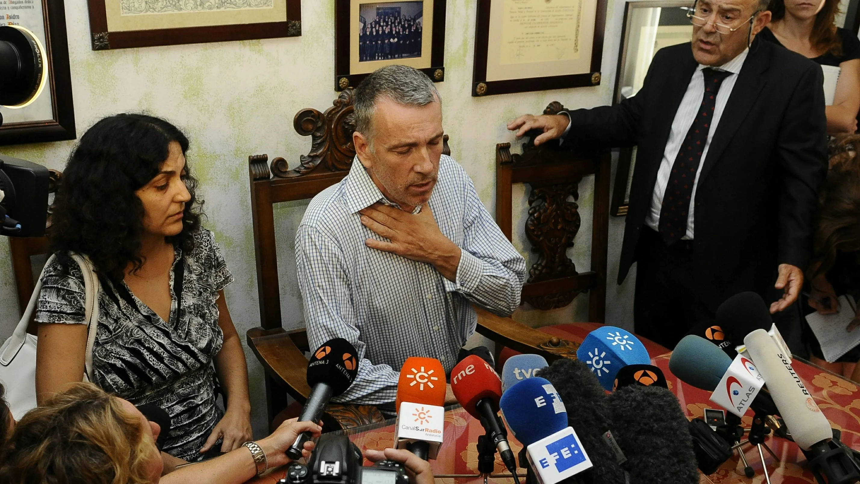 Los padres de Ashya King en una rueda de prensa Los padres de Ashya King en una rueda de prensa