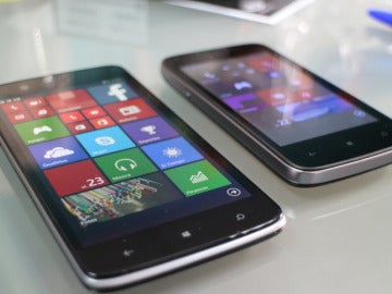 Nokia Lumia con Windows Phone Nokia Lumia con Windows Phone