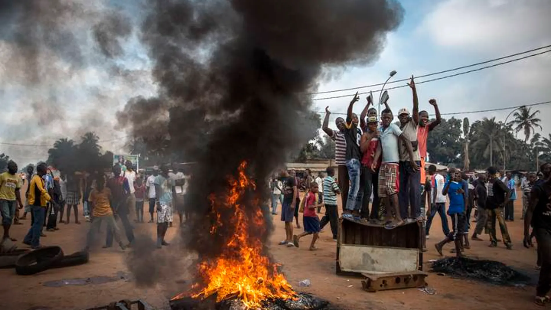Fotografía de William Daniels, segundo premio en repottajes sobre noticias generales. Disturbios en Bangui, República Centroafricana