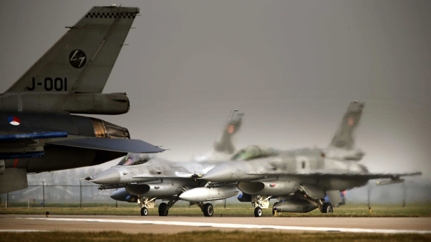 Unos cazas en la base a&eacute;rea de Leewarden en Holanda