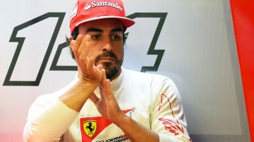 Alonso, en el box de Ferrari