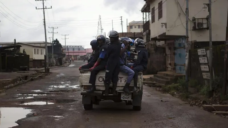 Sierra Leona podría ampliar la cuarentena tras el hallazgo de 92 nuevos cadáveres con indicios de ébola