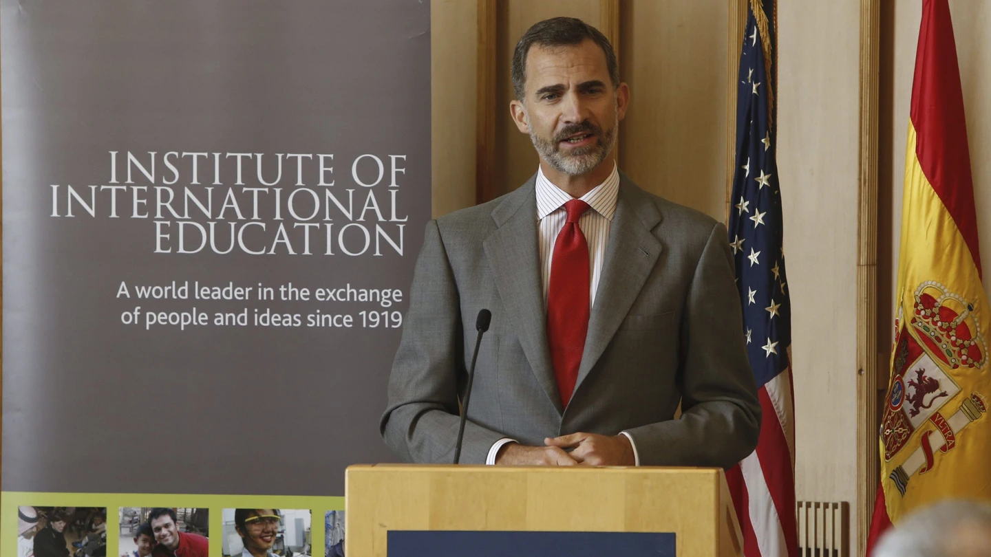 Felipe VI durante su intervención con los jóvenes beneficiarios de las becas Fulbright Felipe VI durante su intervención con los jóvenes beneficiarios de las becas Fulbright